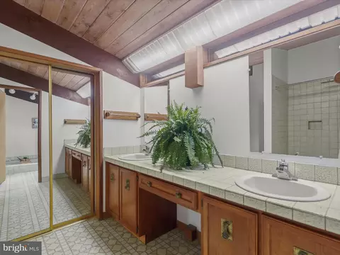 Bath - 1809 Gamewell Rd, Silver Spring, MD 20905 photo 3 of 8