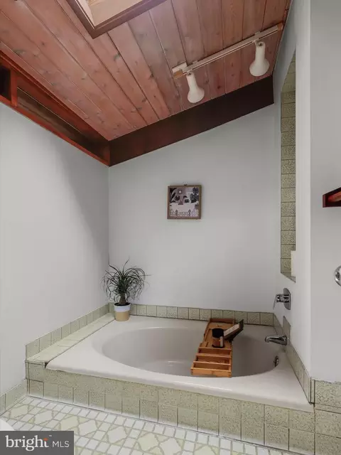 Bath - 1809 Gamewell Rd, Silver Spring, MD 20905 photo 6 of 8
