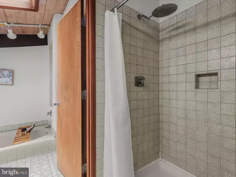 Bath - 1809 Gamewell Rd, Silver Spring, MD 20905 photo 4 of 8