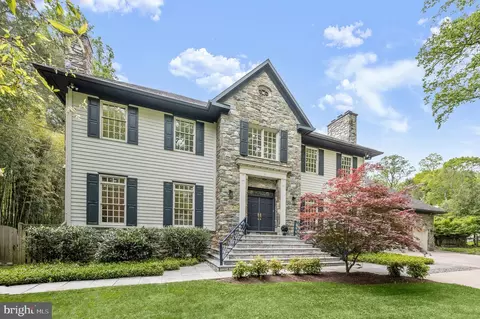 6710 Greentree Rd, Bethesda, MD 20817