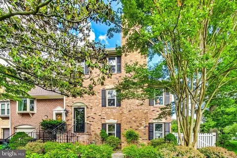 10405 Detrick Ave, Kensington, MD 20895