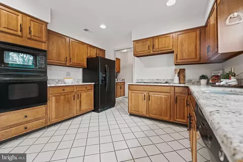 15104 Centergate Dr, Silver Spring, MD 20905 photo 11