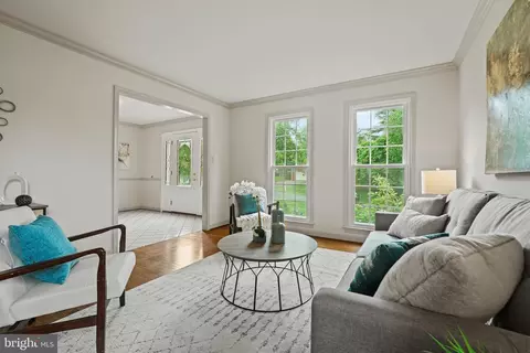 15104 Centergate Dr, Silver Spring, MD 20905 photo 2