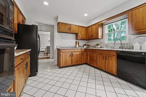 15104 Centergate Dr, Silver Spring, MD 20905 photo 10