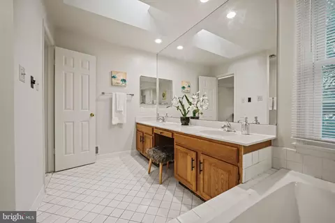 15104 Centergate Dr, Silver Spring, MD 20905 photo 32