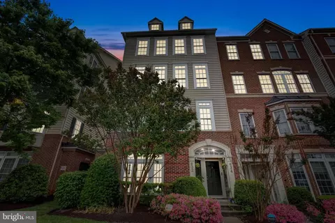 632 Pelican Ave #632, Gaithersburg, MD 20877