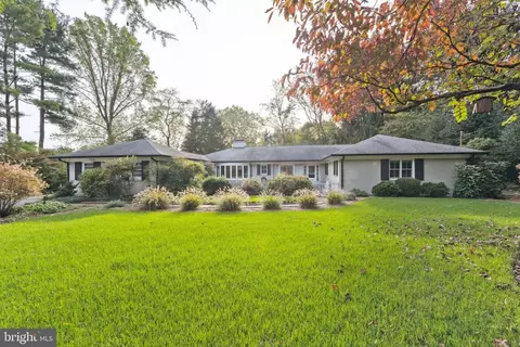 7516 Persimmon Tree Ln, Bethesda, MD 20817