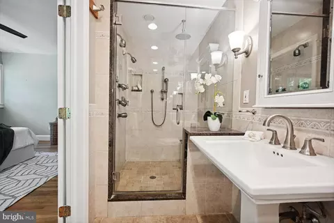 Bath - 404 Pershing Dr, Silver Spring, MD 20910 photo 2 of 6