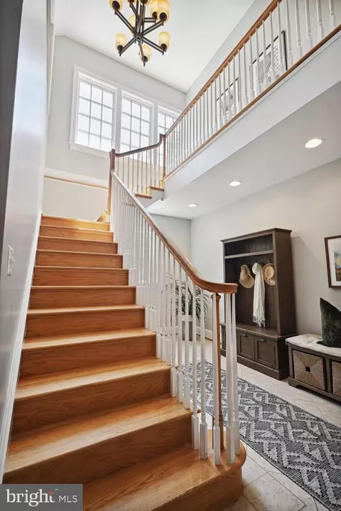 Entry Way - 404 Pershing Dr, Silver Spring, MD 20910 photo 2 of 6