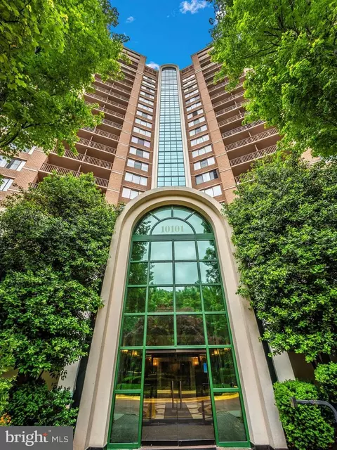 10101 Grosvenor Pl #612, Rockville, MD 20852