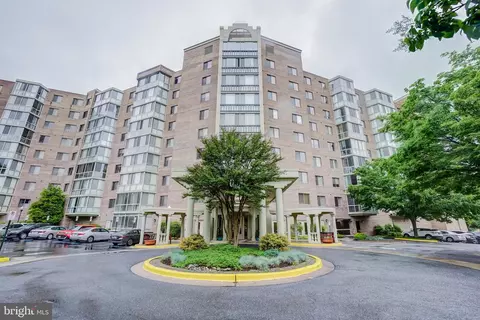 3005 S Leisure World Blvd #817, Silver Spring, MD 20906