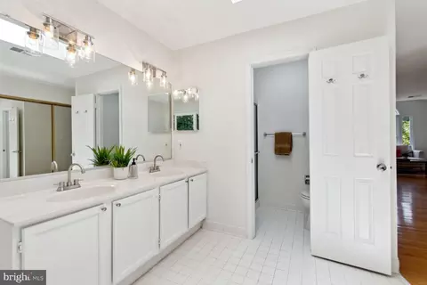 11425 Catalina Ter, Silver Spring, MD 20902 photo 18