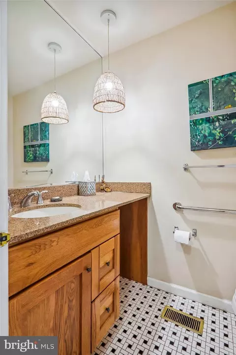 Bath - 3012 Birchtree Ln, Silver Spring, MD 20906 photo 2 of 6