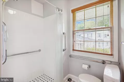 Bath - 3012 Birchtree Ln, Silver Spring, MD 20906 photo 4 of 6