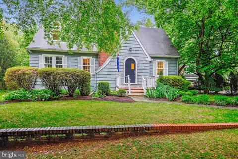 4921 Cumberland Ave, Chevy Chase, MD 20815