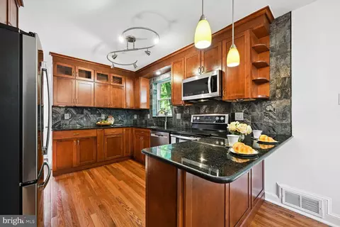 211 Dale Dr, Silver Spring, MD 20910 photo 9