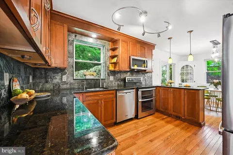 211 Dale Dr, Silver Spring, MD 20910 photo 10