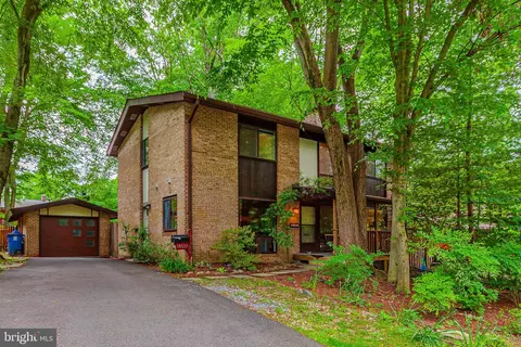 14510 Barkwood Dr, Rockville, MD 20853