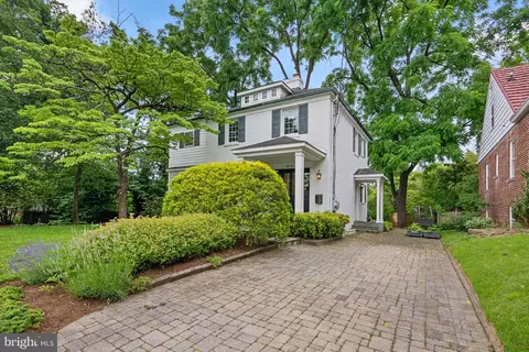 Exterior - 8208 Cedar St, Silver Spring, MD 20910 photo 5 of 6