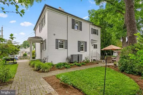 Exterior - 8208 Cedar St, Silver Spring, MD 20910 photo 4 of 6