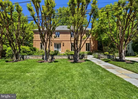 18 Farmington Ct, Chevy Chase, MD 20815