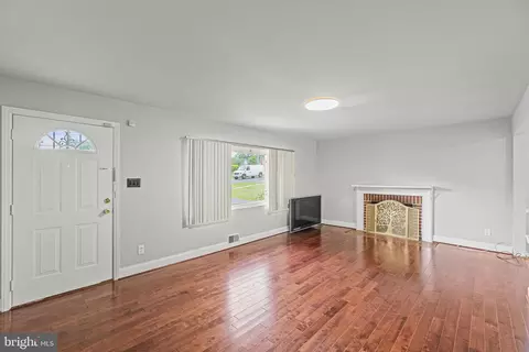 Living - 9407 Sierra St, Silver Spring, MD 20903 photo 3 of 8