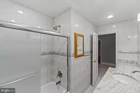 Bath - 9407 Sierra St, Silver Spring, MD 20903 photo 2 of 4