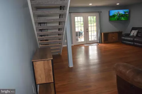 Entry Way - 19860 Beatriz Ave, Poolesville, MD 20837 photo 6 of 17