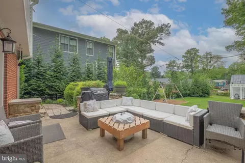 Exterior - 11434 Mapleview Dr, Silver Spring, MD 20902 photo 3 of 10
