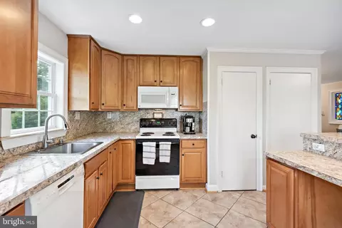 Kitchen - 11434 Mapleview Dr, Silver Spring, MD 20902 photo 6 of 9