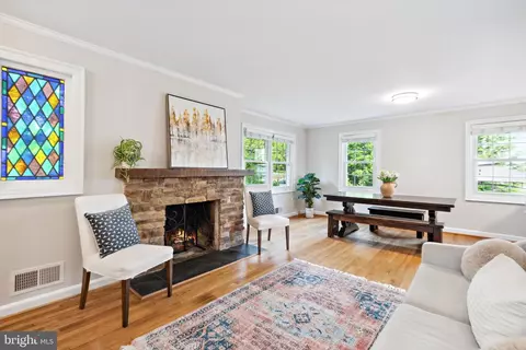 Living - 11434 Mapleview Dr, Silver Spring, MD 20902 photo 1 of 2
