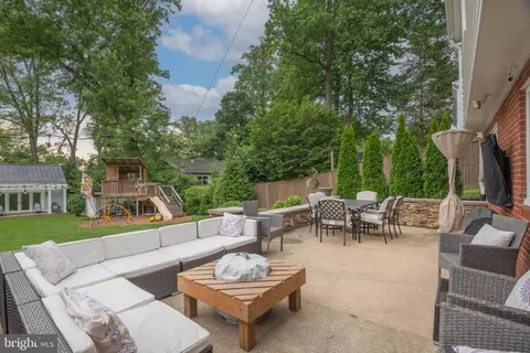 Exterior - 11434 Mapleview Dr, Silver Spring, MD 20902 photo 2 of 10