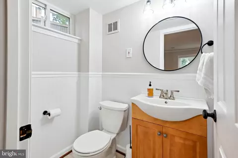 Bath - 11434 Mapleview Dr, Silver Spring, MD 20902 photo 3 of 4