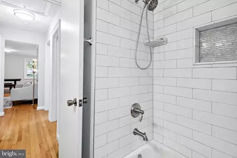Bath - 11434 Mapleview Dr, Silver Spring, MD 20902 photo 2 of 4