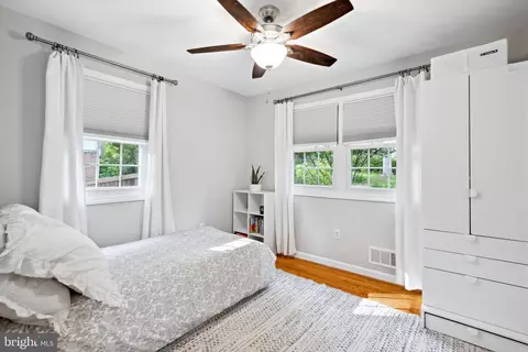 Bedroom - 11434 Mapleview Dr, Silver Spring, MD 20902 photo 4 of 7