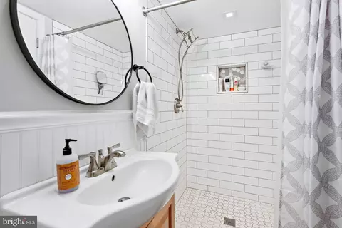 Bath - 11434 Mapleview Dr, Silver Spring, MD 20902 photo 4 of 4
