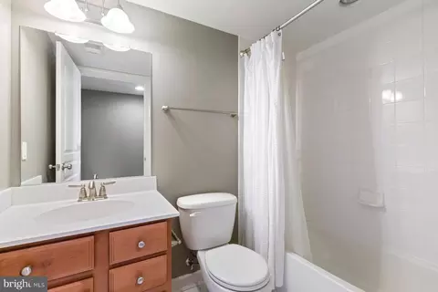 Bath - 1751 Chiswick Ct, Silver Spring, MD 20904 photo 4 of 4