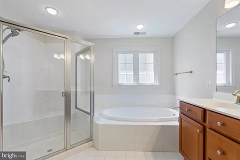 Bath - 1751 Chiswick Ct, Silver Spring, MD 20904 photo 2 of 4