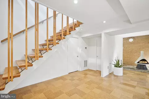 Entry Way - 1001 La Grande Rd, Silver Spring, MD 20903 photo 5 of 6