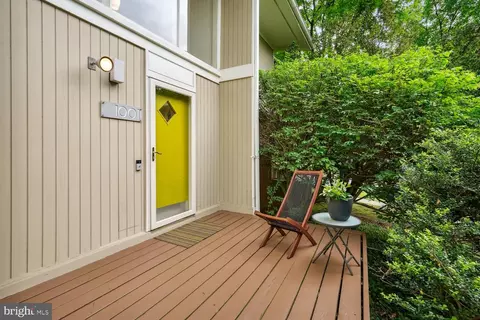 Exterior - 1001 La Grande Rd, Silver Spring, MD 20903 photo 4 of 9