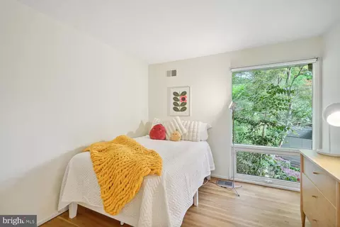 Bedroom - 1001 La Grande Rd, Silver Spring, MD 20903 photo 7 of 9