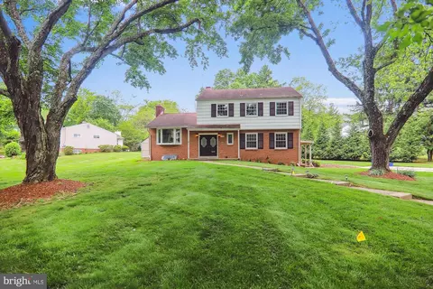 300 Lamberton Dr, Silver Spring, MD 20902 photo 2