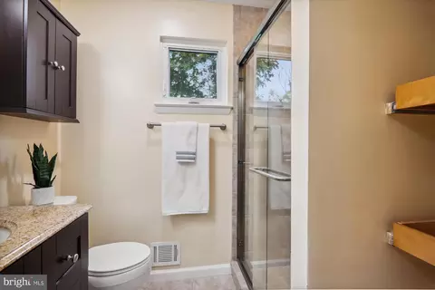 300 Lamberton Dr, Silver Spring, MD 20902 photo 29