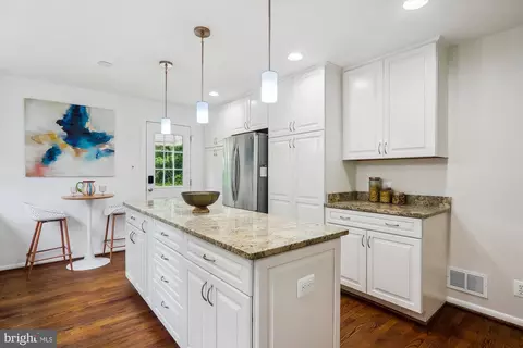 300 Lamberton Dr, Silver Spring, MD 20902 photo 9