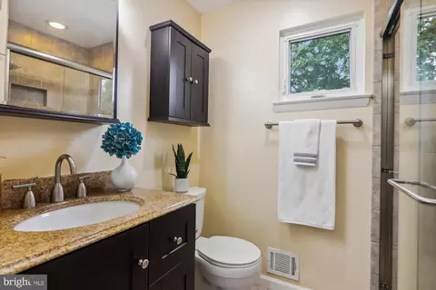 300 Lamberton Dr, Silver Spring, MD 20902 photo 28