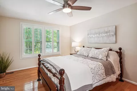 Bedroom - 924 Pointer Ridge Dr, Gaithersburg, MD 20878 photo 2 of 11