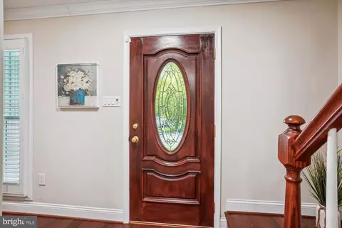 Entry Way - 924 Pointer Ridge Dr, Gaithersburg, MD 20878 photo 1 of 8
