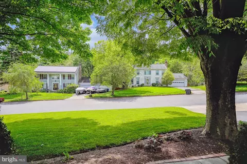 Exterior - 924 Pointer Ridge Dr, Gaithersburg, MD 20878 photo 12 of 21