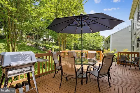 Exterior - 924 Pointer Ridge Dr, Gaithersburg, MD 20878 photo 7 of 21