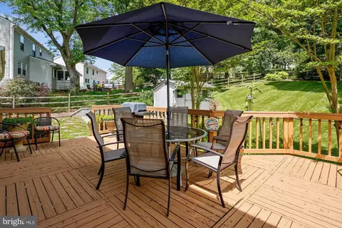 Exterior - 924 Pointer Ridge Dr, Gaithersburg, MD 20878 photo 9 of 21